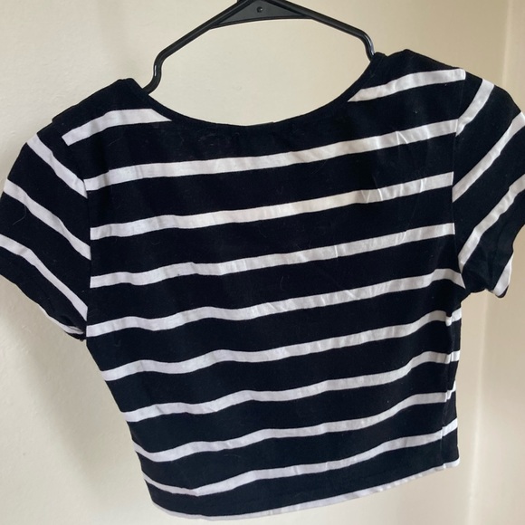 F21 black and white striped crop top - Picture 2 of 3